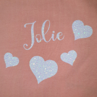 Set 1 (romper + knuffeldoekje) Naam + Hartjes